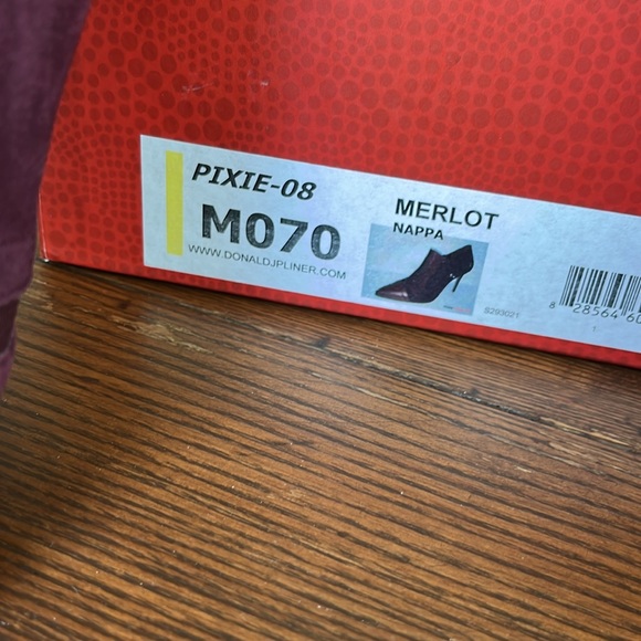 Donald Pliner Napa Pump  Merlot - Picture 7 of 7